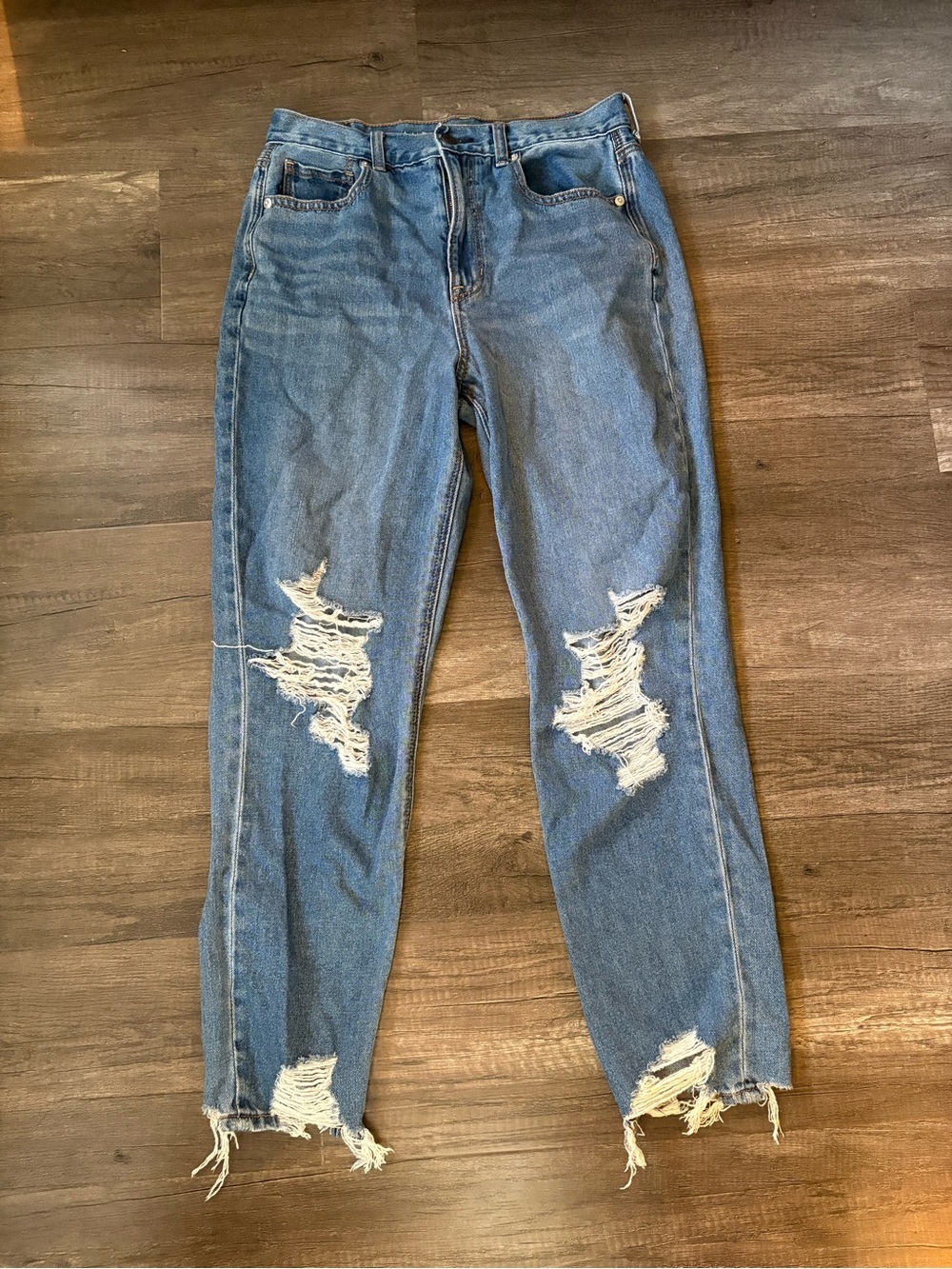 American Eagle High Waisted Distressed Mom Jeans Raw Hem